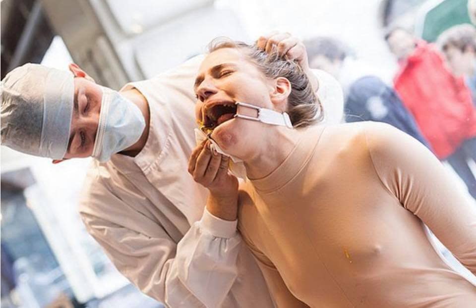 Lush провела акцію проти тестування косметики на тваринах в центрі Лондона