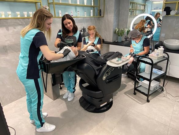 Засновниця “EiS beauty studio”: Якщо клієнт обмежений в часі, у нас є всі необхідні умови та обладнання для того, щоб виконати послуги максимально швидко та комфортно